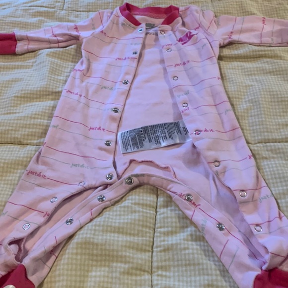 🏷️ 3 for $10 
long sleeve onesie - Picture 6 of 9